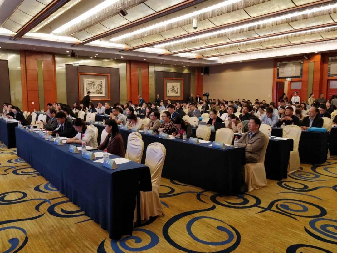 【学术会议】我院两位主任受邀参加第三届“中国银屑病大会”，会议次日内容精彩、气氛热烈  近日新闻